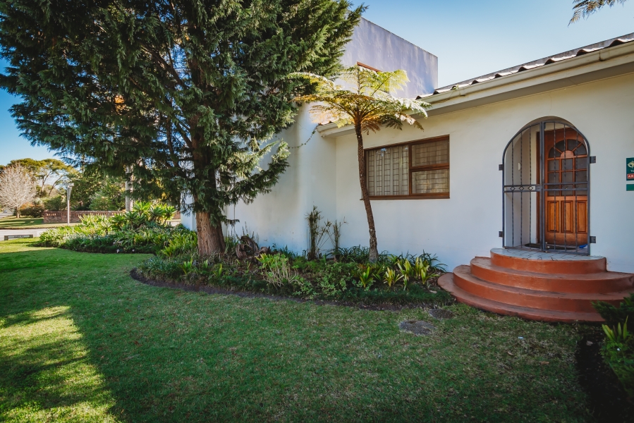 4 Bedroom Property for Sale in Glen Barrie Western Cape